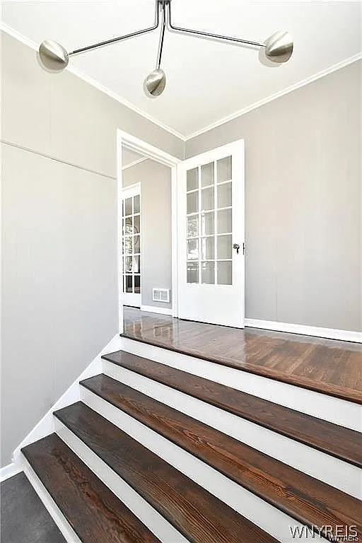5 bed, 2.0 bath, 2547 sqft, $1,695 — Photo 2