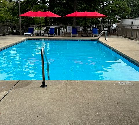 Indiandale Apartment Pool