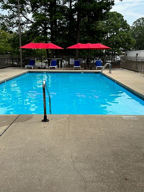 Indiandale Apartment Pool