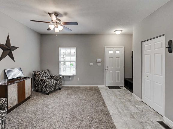 3rd image of Oak Trail Dr