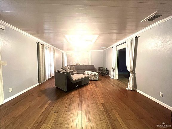 3rd image of 400 Quince Cir