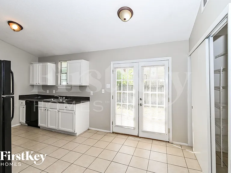 5765 Ashridge Pl — Photo 5