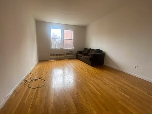 Rented by Bond New York | media 8