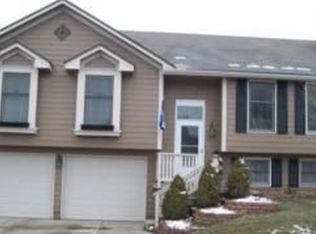 1312 NE Burgandy Ln, Lees Summit, MO 64086
