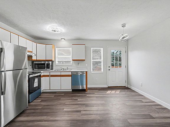 3rd image of 609 Trinity Dr Unit 4