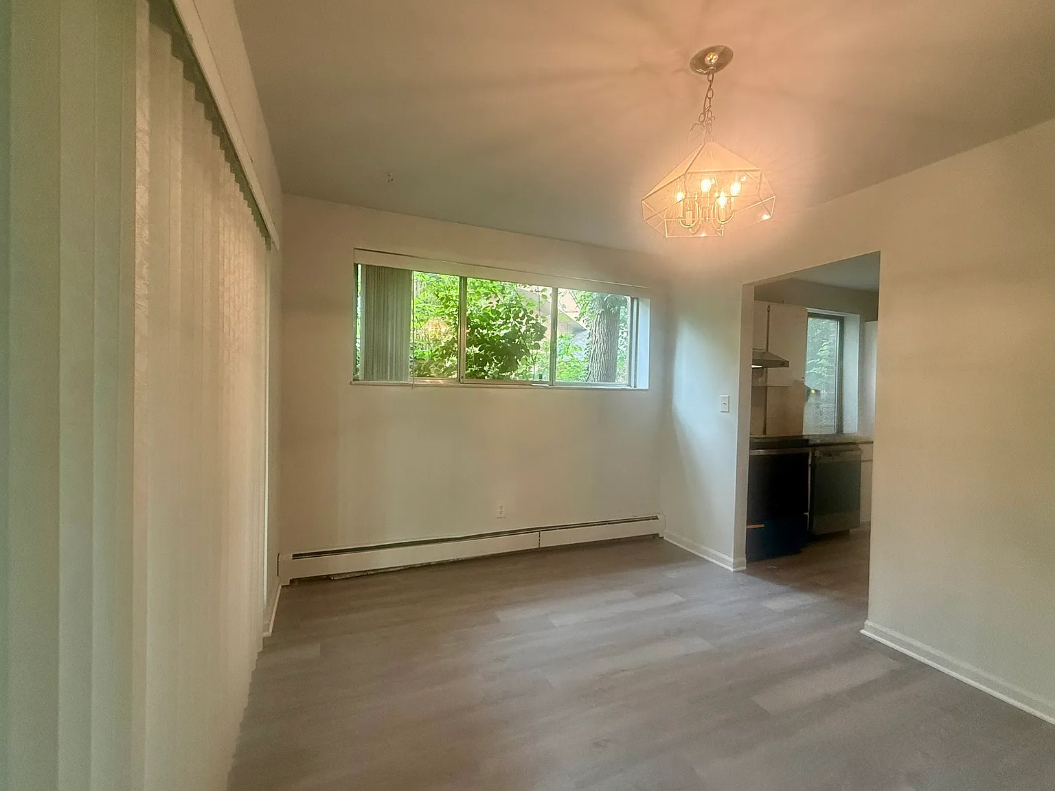 3 bed, 1257 sqft, $2,500 — Photo 2