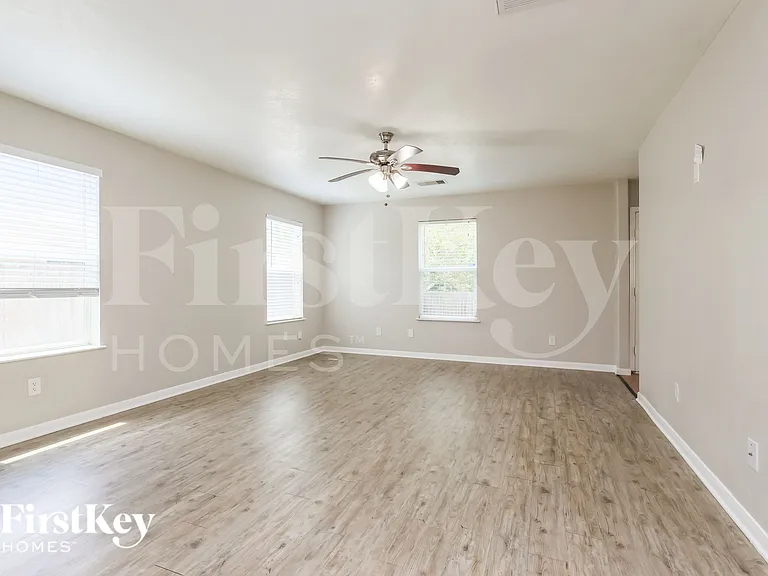 2603 Cypress Island Dr — Photo 3