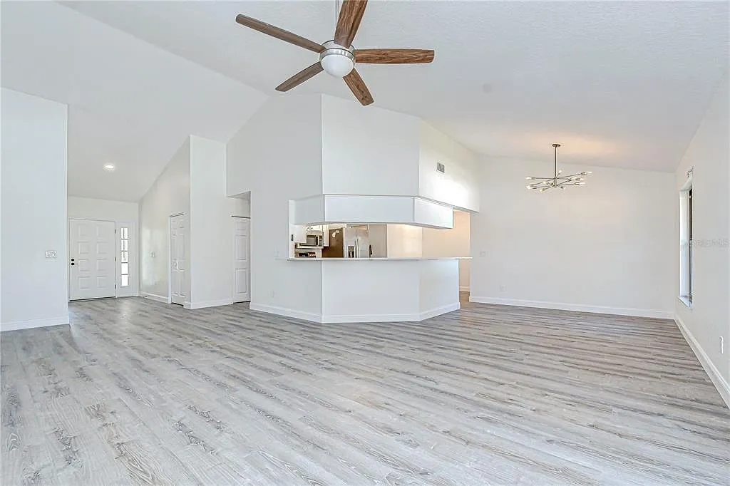 3 bed, 2.0 bath, 1872 sqft, $4,538 — Photo 4