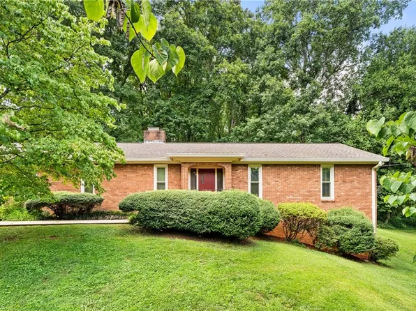 4480 Langhorne Dr, Winston Salem, NC 27106