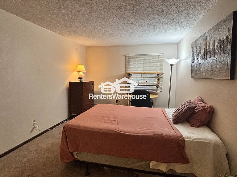 1700 Four Oaks Rd #124 — Photo 10