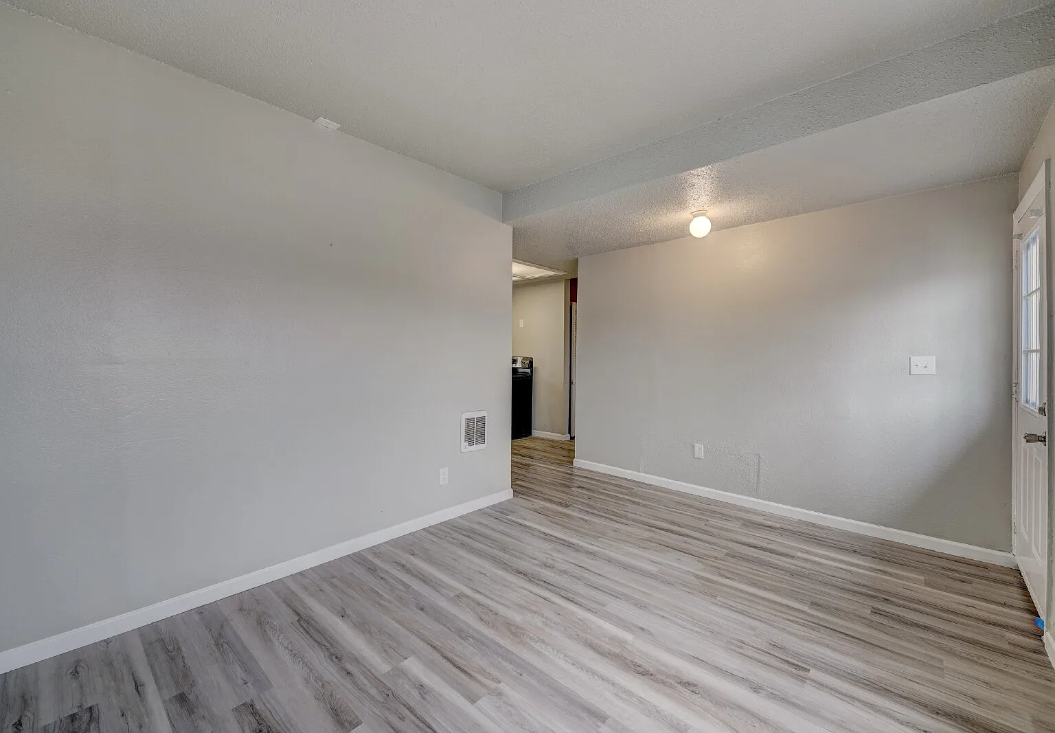 1 bed, 1.0 bath, $750 — Photo 2