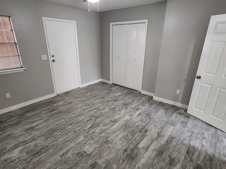 320 E Edwards St #16 — Photo 12