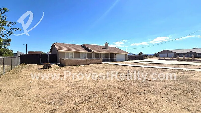 3 bed, 2.0 bath, 2042 sqft, $2,800 — Photo 2