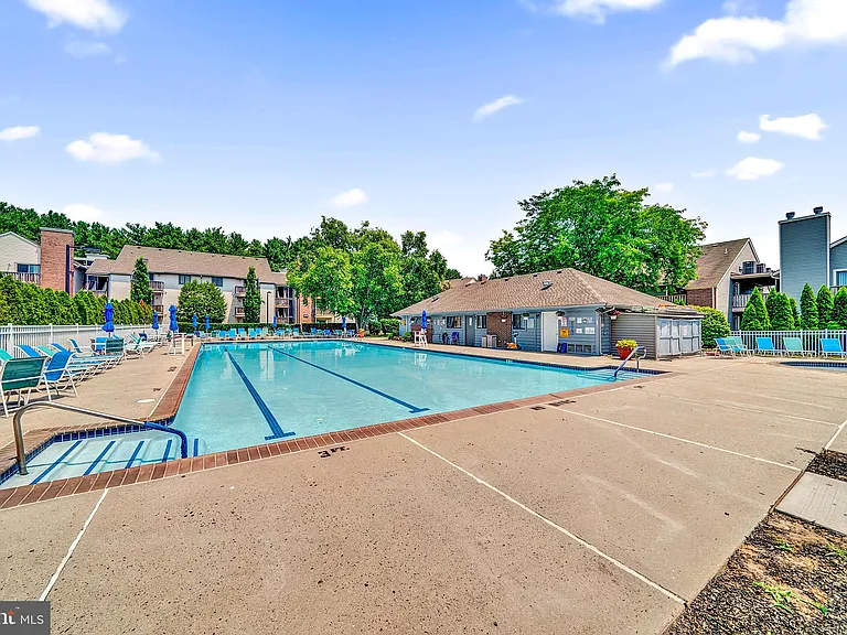 601 Ravens Crest Dr — Photo 18