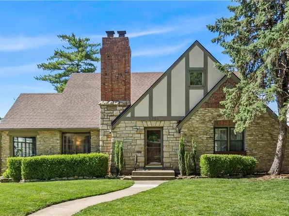 2703 W 51st Ter, Westwood, KS 66205