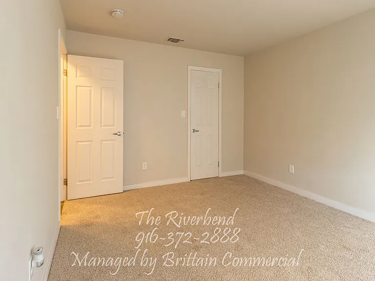 Riverbend Apartments — Photo 42