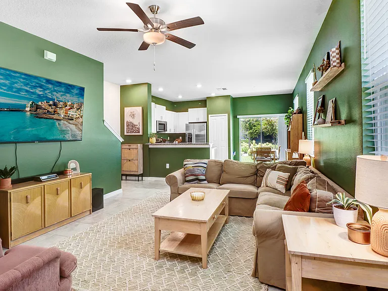 6043 Shiner St — Photo 3