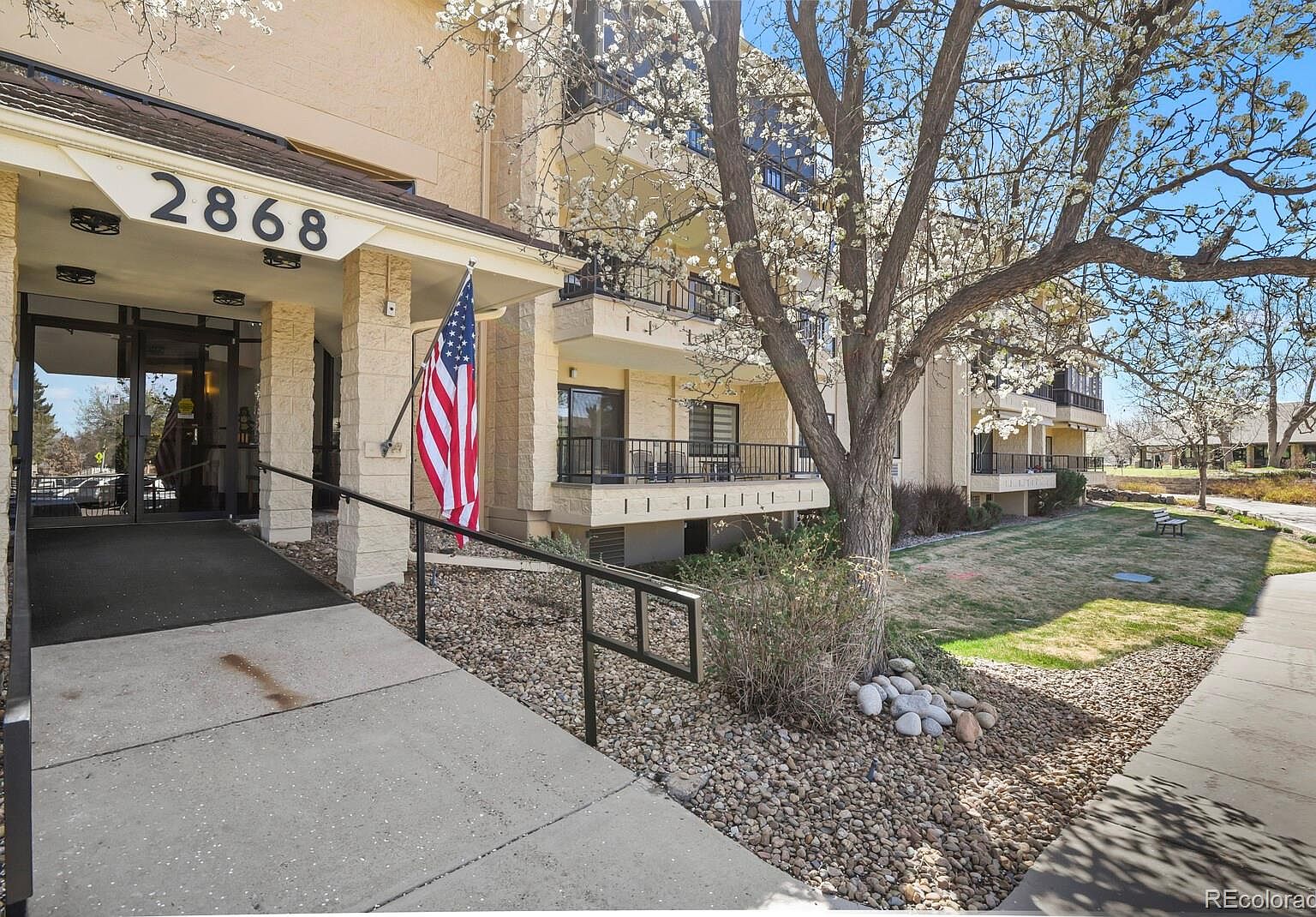 2868 S Heather Gardens Way Bldg B 250 #109