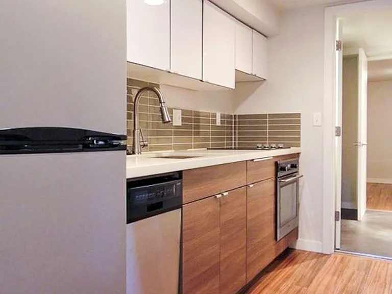 6408 Phinney - Located at the top of Phinney Ridge — Photo 16