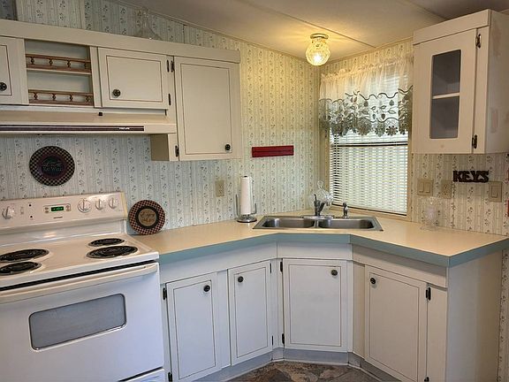 2nd image of 5604 SW 58th Pl