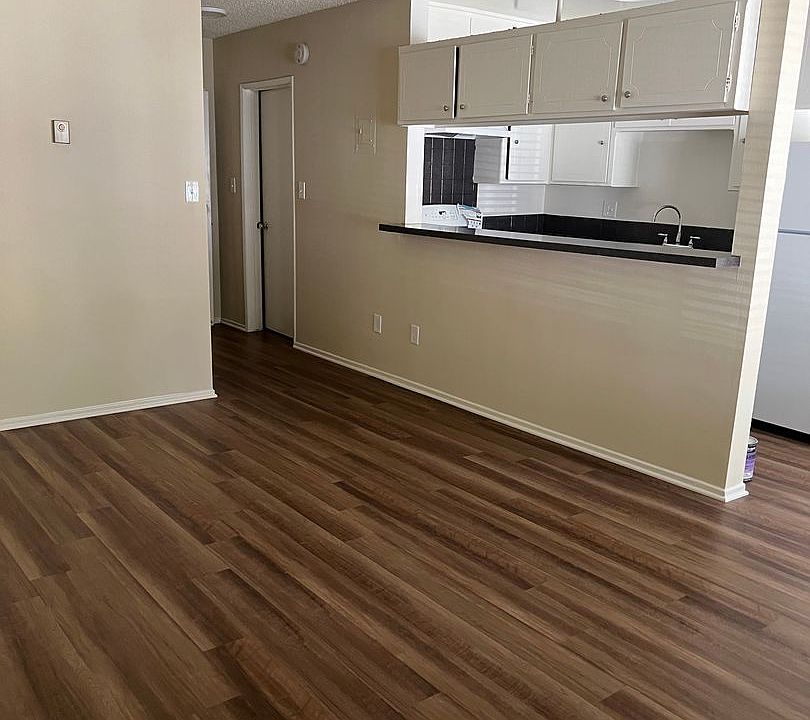 1st image of 1539 N Alexandria Ave #111
