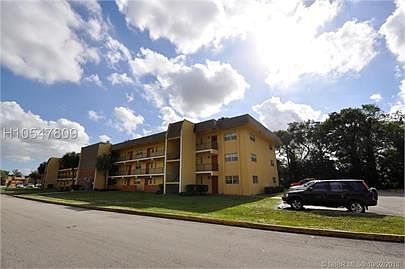 2nd image of 8025 Colony Cir S #203-1