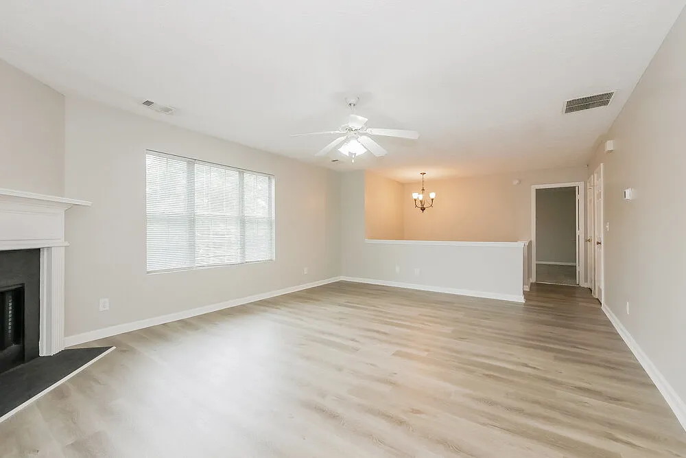 3 bed, 2.0 bath, 1700 sqft, $2,185 — Photo 4
