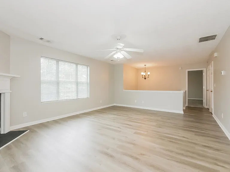 1974 Oak Terrace Dr SE — Photo 4