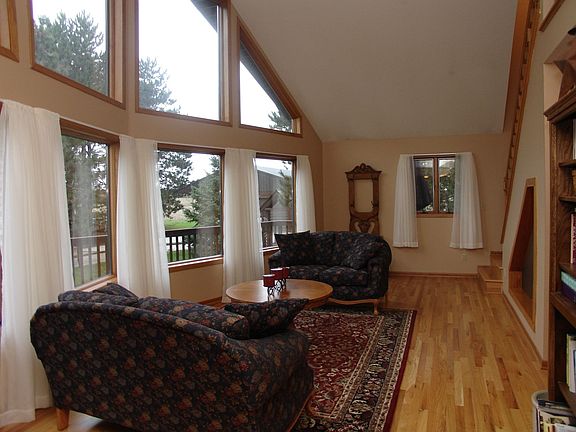 Great room with 19' ceilings