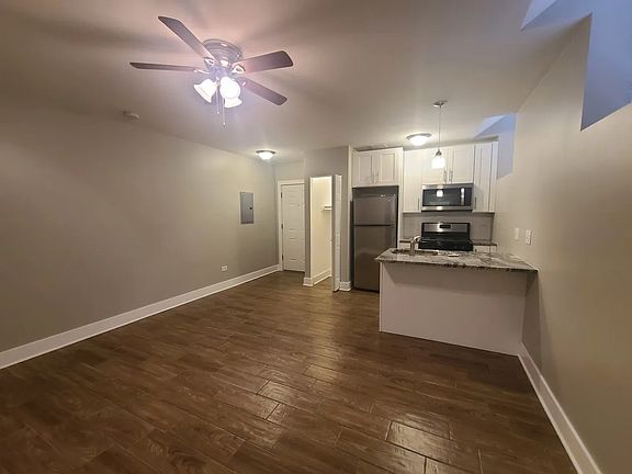 5th image of 824 W Cuyler Ave Unit 300
