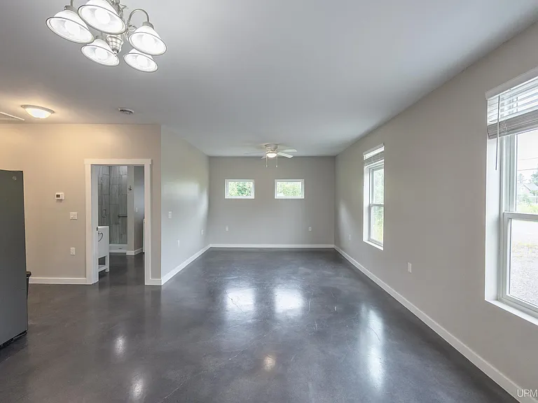 17245 Atlantic Ave — Photo 9