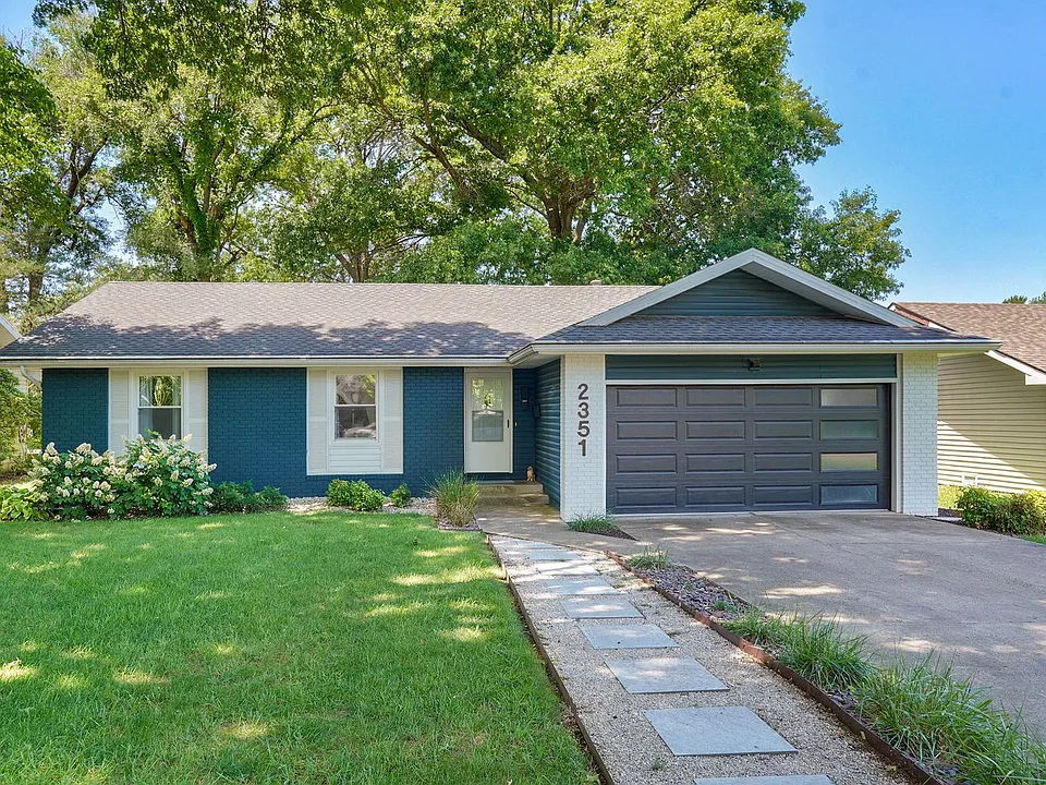 2351 S Rogers Ave