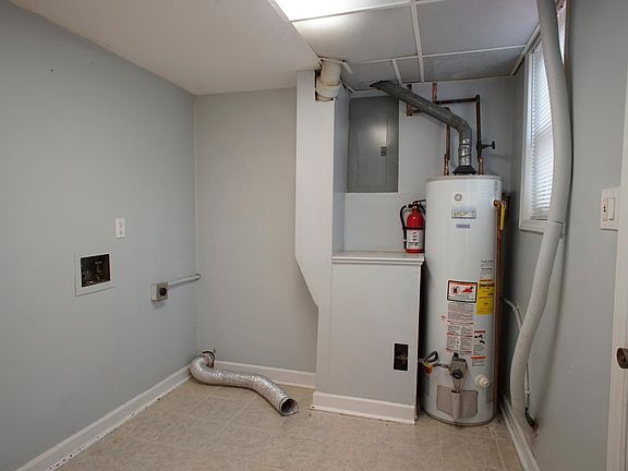 Utility Room - Showing Laundry Hookups