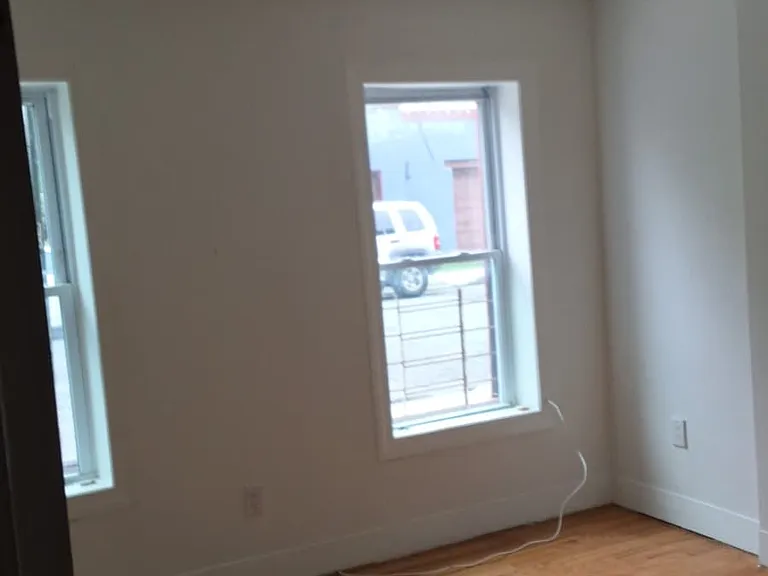 141 William St #3 — Photo 2
