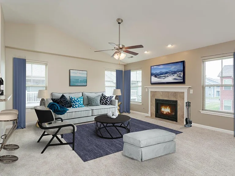 Saratoga Crossing Apartments & Townhomes — Photo 9