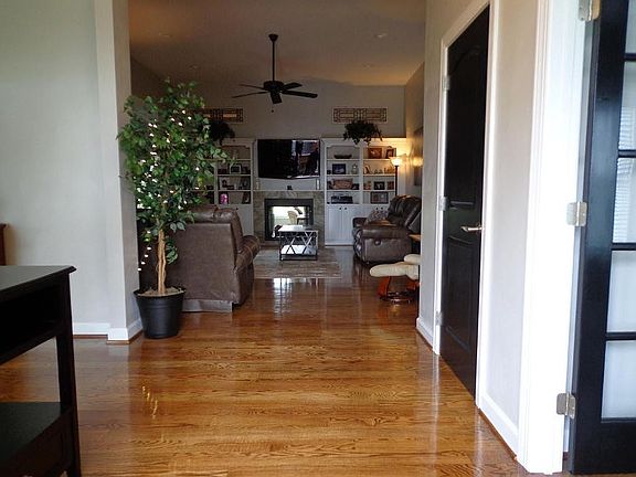 2nd image of 120 Graystone Dr