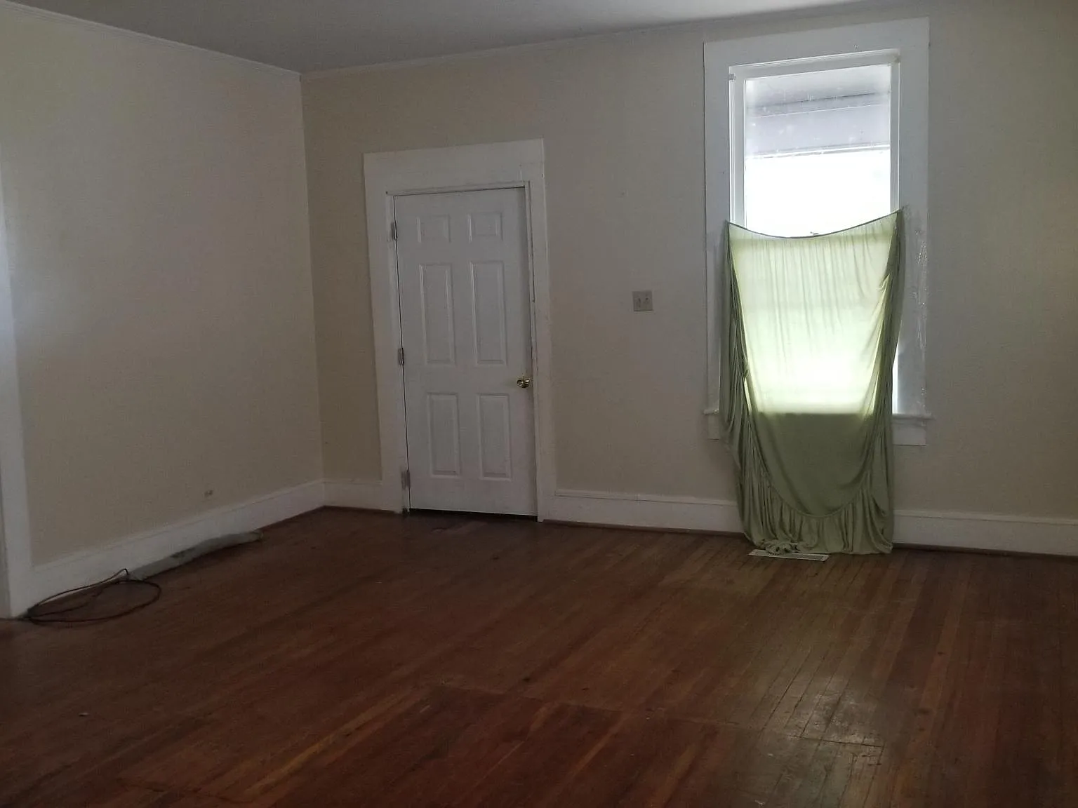 3 bed, 1700 sqft, $1,300 — Photo 2