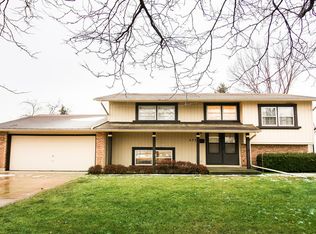 571 Exmoor Rd, Elk Grove Village, IL 60007