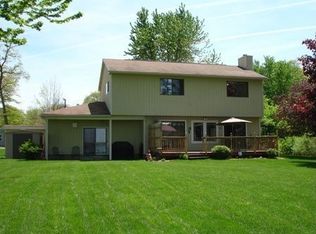 5713 Long Pointe Dr, Howell, MI 48843