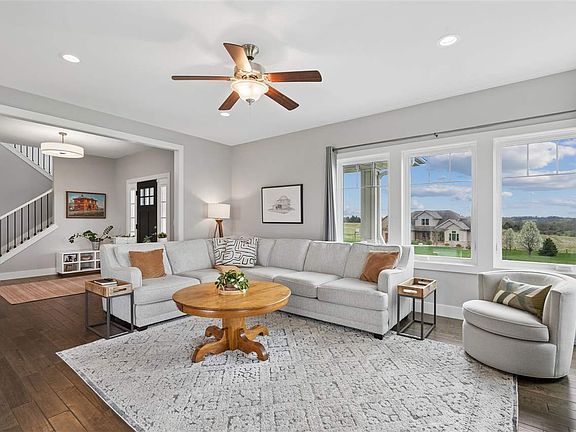 3rd image of 3960 Macbride Pl NE