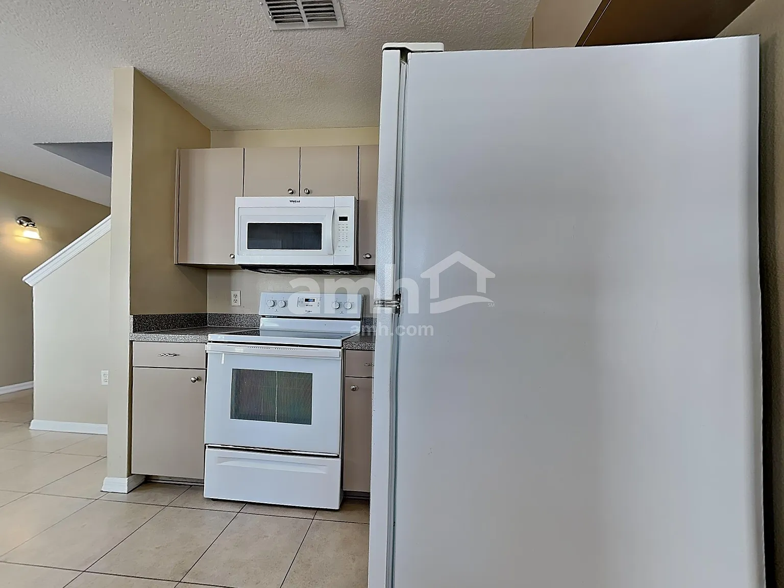 4 bed, 2.0 bath, 1427 sqft, $1,970 — Photo 4