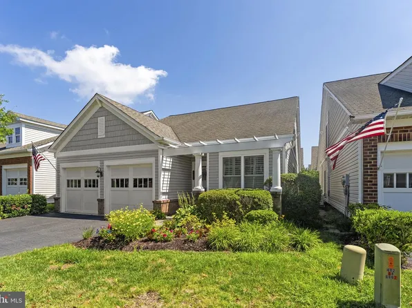 8404 Mountain Larkspur Dr, Lorton, VA 22079