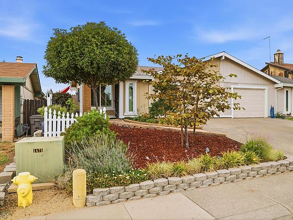 2nd image of 506 Hyacinth Ct #A