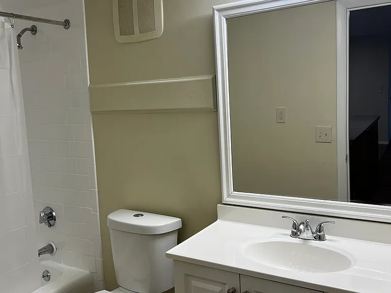 70 Barrows St #6 — Photo 8