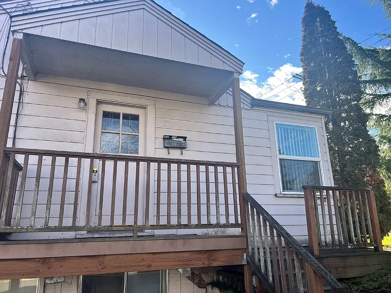 2307 Willamette St — Photo 14