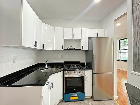 4th image of 338 E 15th St APT 2A