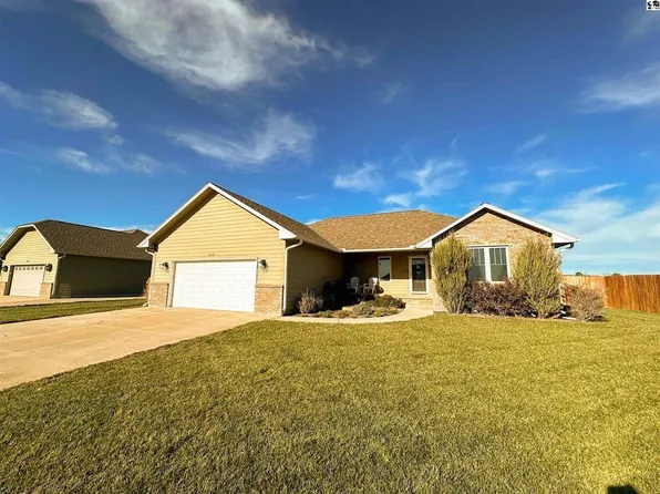 1215 Robin Dr, McPherson, KS 67460
