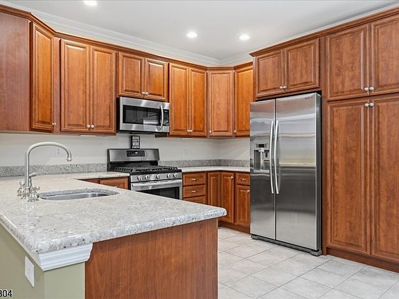 4th image of 45 Bracken Hill Rd