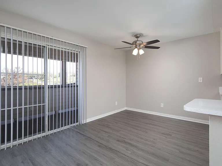 Willow Creek Apartments — Photo 9