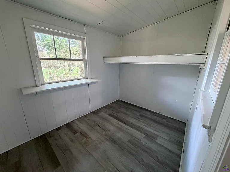 705 Evergreen St — Photo 9